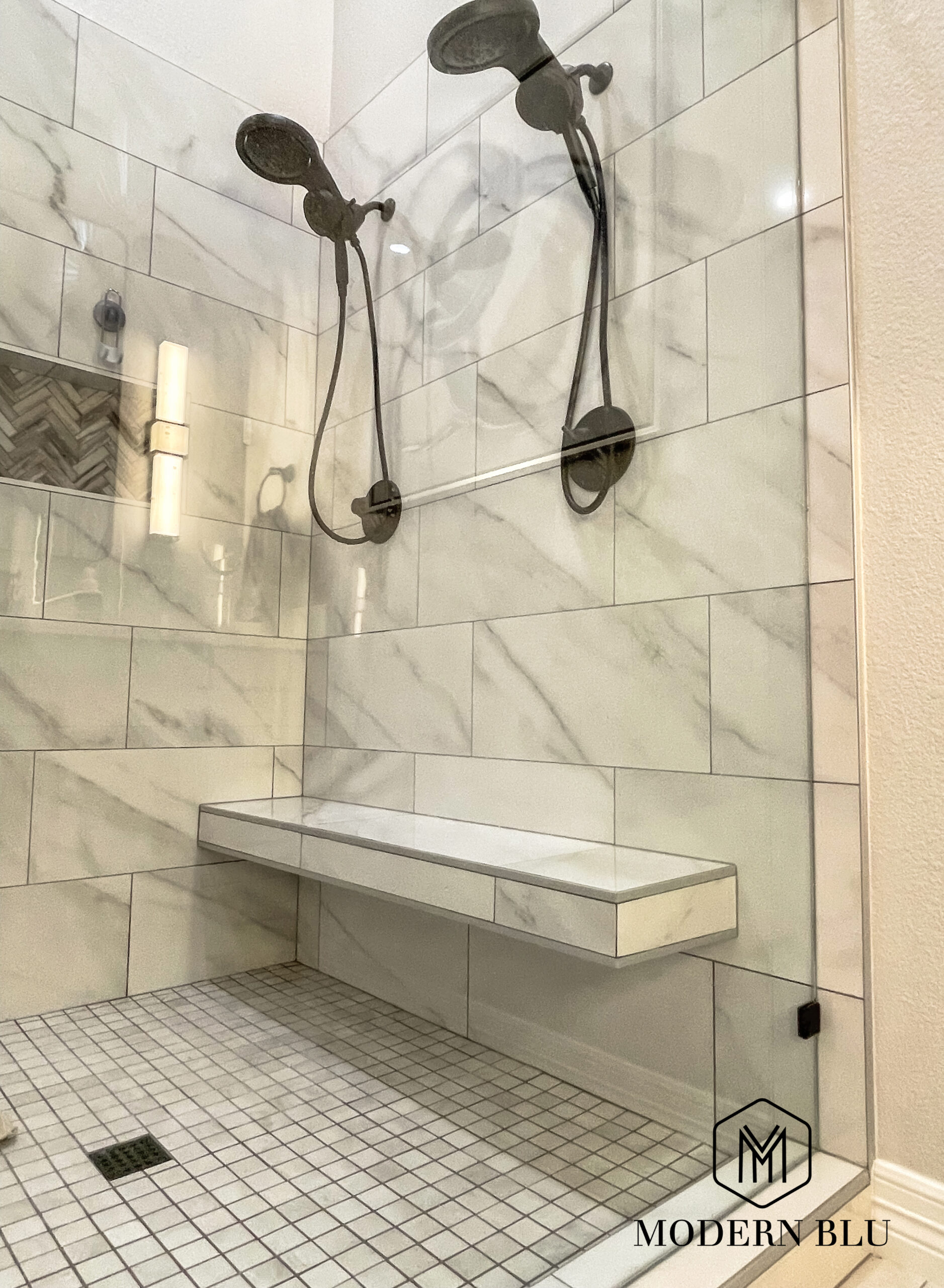 Walk in Shower with frameless Glass shower door