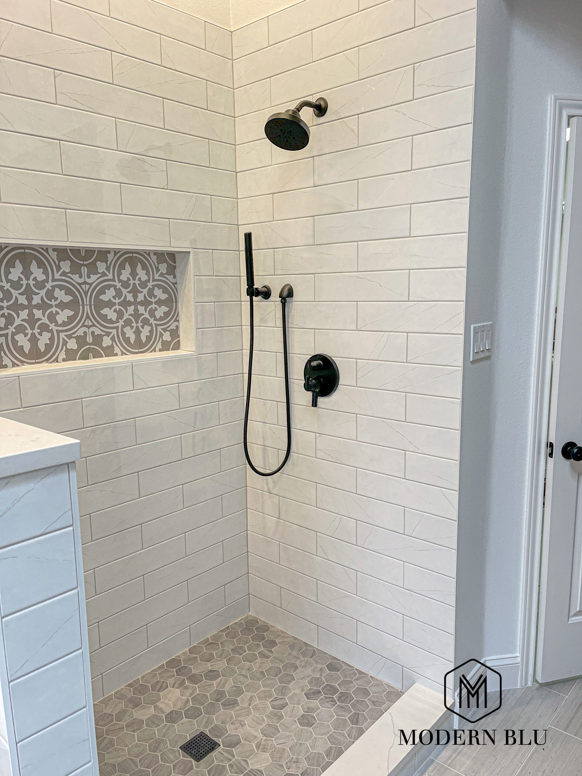 walk in shower with no door, custom shower nook
